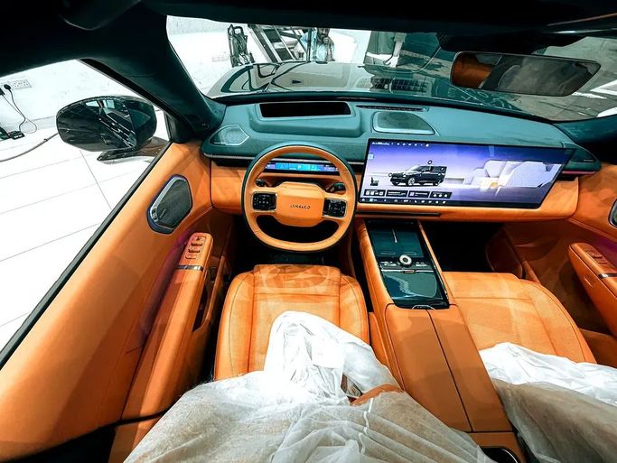 Новый Lynk & Co 900, 2.0 л, 2025 в Шардже от Ryno Cars Черный цвет. Китайская | AUTO.AE