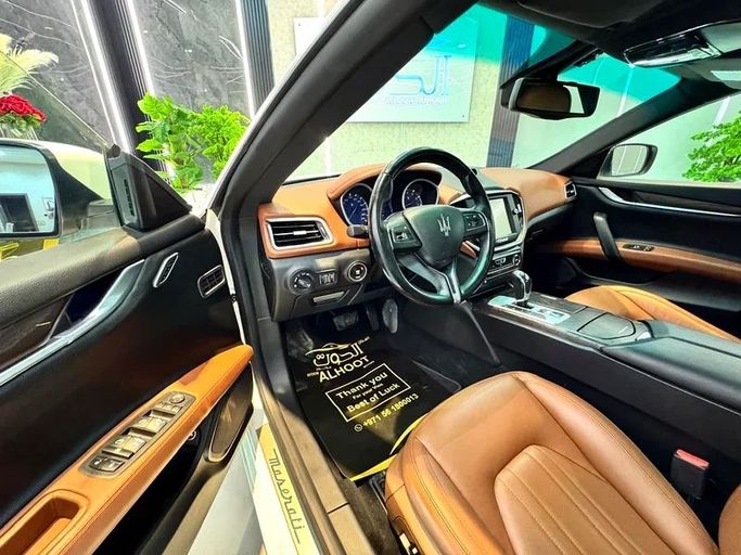 Used Maserati Ghibli S III Facelift, 3.0 l, 2016 in Sharjah by Ayoon Alhoot Motors, White color. GCC Specs | AUTO.AE