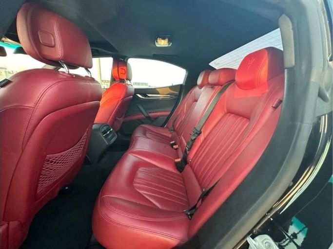 Подержанный Maserati Ghibli III Рестайлинг, 3.0 л, 2016 в Шардже от Al Aayan Used Cars Черный цвет. GCC | AUTO.AE