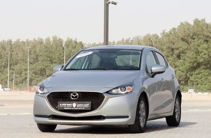 Подержанный Mazda 2 III (DJ) Рестайлинг, 1.5 л, 2020 в Шардже от Al Sayed Khamis Used Auto Trading Серебристый цвет. GCC | AUTO.AE