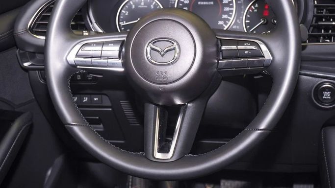 Подержанный Mazda 3 IV (BP), 2.0 л, 2025 в Шардже от Alsalama Motors Серый цвет. Китайская | AUTO.AE