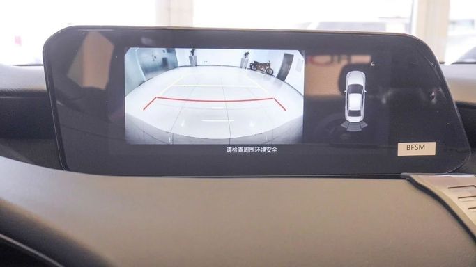 Подержанный Mazda 3 IV (BP), 2.0 л, 2025 в Шардже от Alsalama Motors Серый цвет. Китайская | AUTO.AE