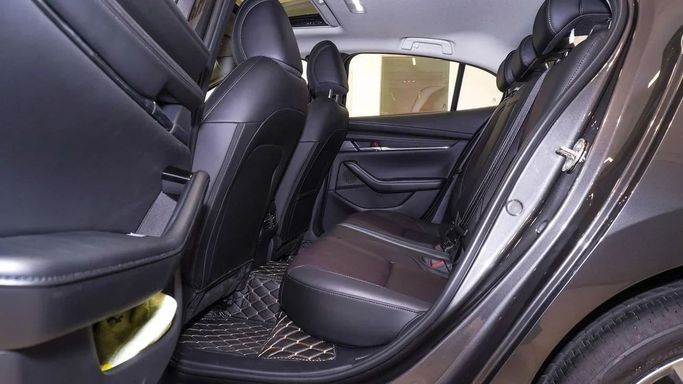 Подержанный Mazda 3 IV (BP), 2.0 л, 2025 в Шардже от Alsalama Motors Серый цвет. Китайская | AUTO.AE