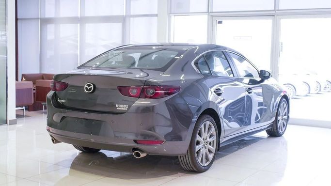 Подержанный Mazda 3 IV (BP), 2.0 л, 2025 в Шардже от Alsalama Motors Серый цвет. Китайская | AUTO.AE