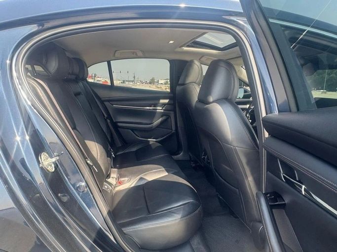 Подержанный Mazda 3 IV (BP), 2.0 л, 2024 в Шардже от Noor Al Seyoh Used Cars Синий цвет. GCC | AUTO.AE