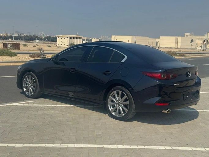 Подержанный Mazda 3 IV (BP), 2.0 л, 2024 в Шардже от Noor Al Seyoh Used Cars Синий цвет. GCC | AUTO.AE