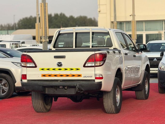 Подержанный Mazda BT-50 II Рестайлинг, 2.5 л, 2020 в Шардже от Al Aram Cars Белый цвет. GCC | AUTO.AE