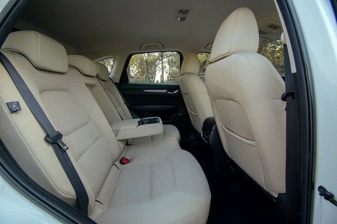 Подержанный Mazda CX-5 II Рестайлинг, 2.5 л, 2022 в Шардже от First Choice Cars Белый цвет. GCC | AUTO.AE