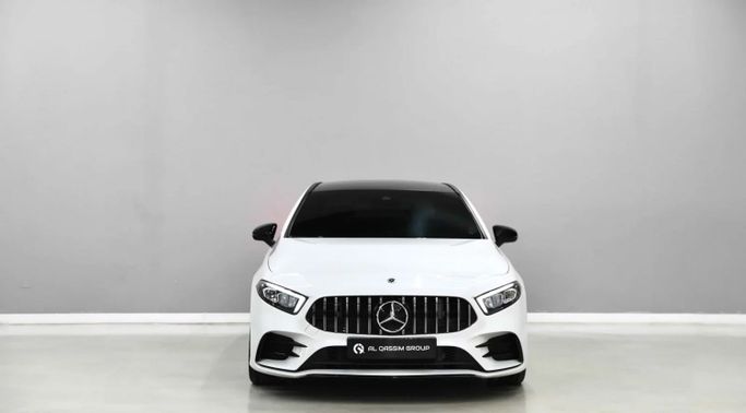 Подержанный Mercedes-Benz A-Class AMG 35 AMG II (W177), 2.0 л, 2022 в Шардже от Al Qassem Cars Trading Белый цвет. Корейская | AUTO.AE