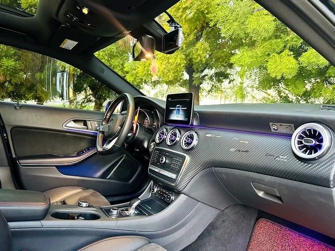 Подержанный Mercedes-Benz A-Class AMG 45 AMG I (W176) Рестайлинг, 2.0 л, 2018 в Шардже от Taj Al Sultan Used Cars Черный цвет. Японская | AUTO.AE