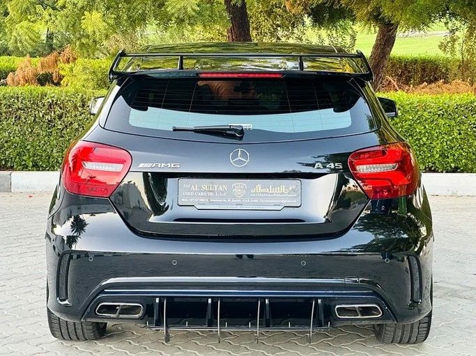 Подержанный Mercedes-Benz A-Class AMG 45 AMG I (W176) Рестайлинг, 2.0 л, 2018 в Шардже от Taj Al Sultan Used Cars Черный цвет. Японская | AUTO.AE