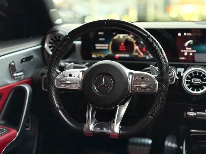 Подержанный Mercedes-Benz A-Class AMG 35 AMG II (W177), 2.0 л, 2021 в Шардже от Speed Line Used Cars Серый цвет. GCC | AUTO.AE