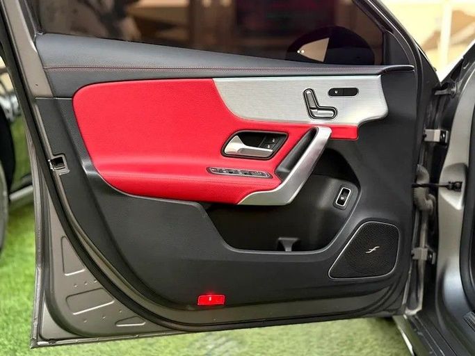 Подержанный Mercedes-Benz A-Class AMG 35 AMG II (W177), 2.0 л, 2021 в Шардже от Speed Line Used Cars Серый цвет. GCC | AUTO.AE