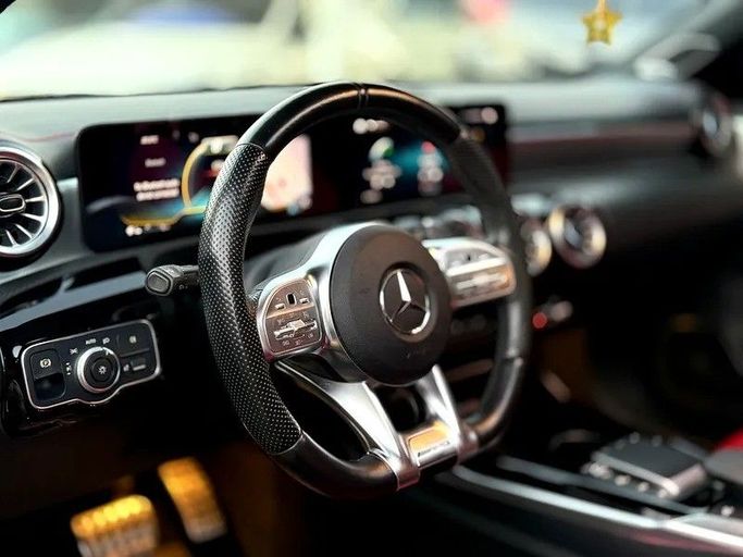 Подержанный Mercedes-Benz A-Class AMG 35 AMG II (W177), 2.0 л, 2021 в Шардже от Speed Line Used Cars Серый цвет. GCC | AUTO.AE