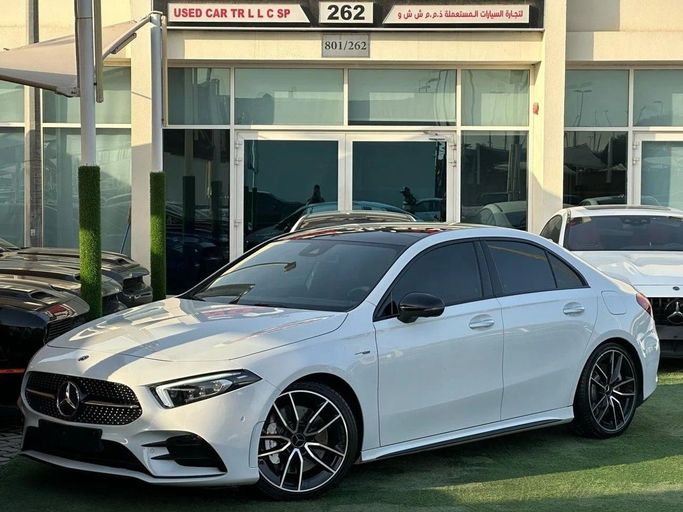 Подержанный Mercedes-Benz A-Class AMG 35 AMG II (W177), 2.0 л, 2021 в Шардже от Noor Al Seyoh Used Cars Белый цвет. GCC | AUTO.AE