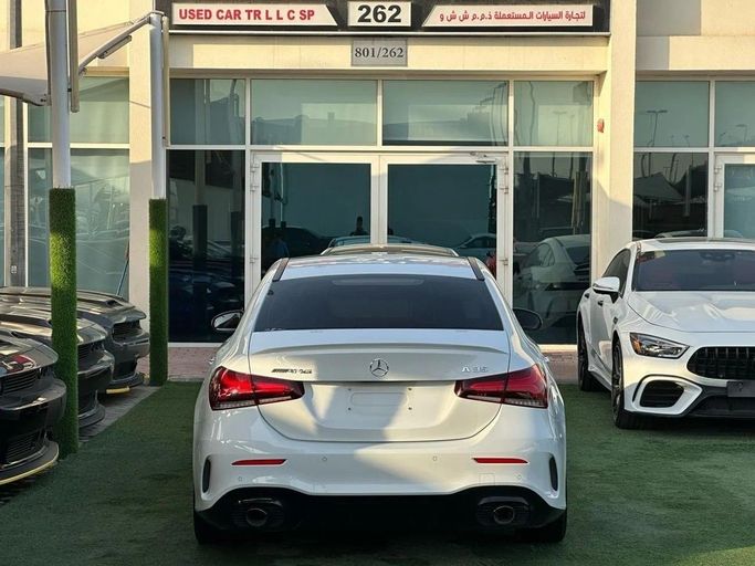 Подержанный Mercedes-Benz A-Class AMG 35 AMG II (W177), 2.0 л, 2021 в Шардже от Noor Al Seyoh Used Cars Белый цвет. GCC | AUTO.AE