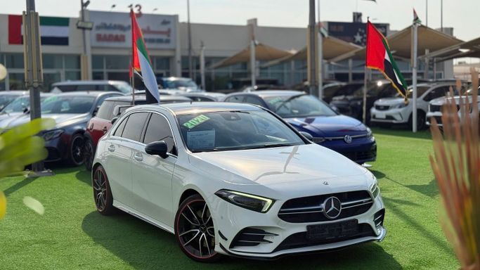 Подержанный Mercedes-Benz A-Class AMG 35 AMG II (W177), 2.0 л, 2020 в Шардже от Badar Used Cars Белый цвет. GCC | AUTO.AE