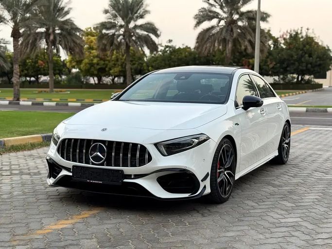 Подержанный Mercedes-Benz A-Class AMG 35 AMG II (W177), 2.0 л, 2020 в Шардже от Al Sayarah Afaeqah Used Cars Белый цвет. GCC | AUTO.AE