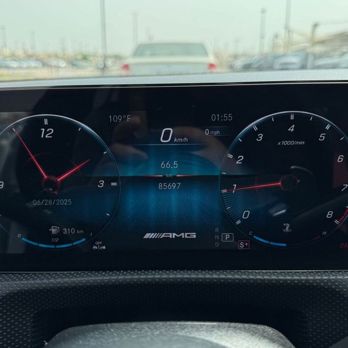 Подержанный Mercedes-Benz A-Class 250 IV (W177), 2.0 л, 2021 в Шардже от Alfaris Used Cars Серебристый цвет.  | AUTO.AE
