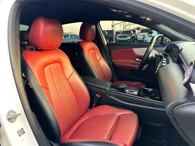 Подержанный Mercedes-Benz A-Class 220 IV (W177), 2.0 л, 2019 в Шардже от Ahmad alkhodari Motors Белый цвет. Американская | AUTO.AE