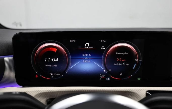 Подержанный Mercedes-Benz A-Class 220 IV (W177), 2.0 л, 2022 в Шардже от Al Qassem Cars Trading Белый цвет. Американская | AUTO.AE