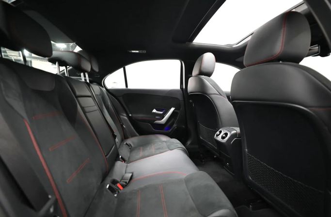 Подержанный Mercedes-Benz A-Class 200 IV (W177) Рестайлинг, 1.9 л, 2024 в Шардже от Al Qassem Cars Trading Черный цвет. GCC | AUTO.AE