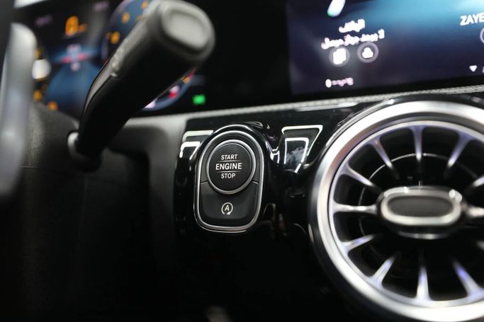 Подержанный Mercedes-Benz A-Class 200 IV (W177), 1.3 л, 2022 в Шардже от Al Qassem Cars Trading Черный цвет. GCC | AUTO.AE