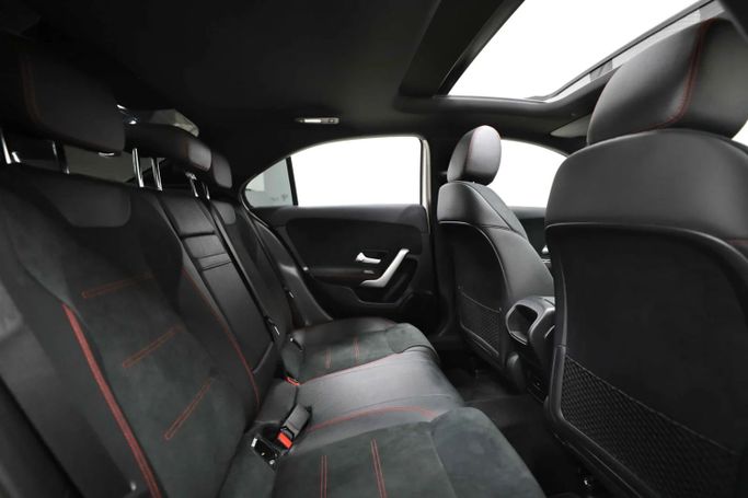 Подержанный Mercedes-Benz A-Class 250 IV (W177) Рестайлинг, 1.3 л, 2023 в Шардже от Al Qassem Cars Trading Белый цвет. Корейская | AUTO.AE