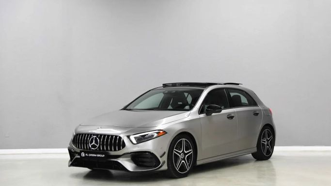 Подержанный Mercedes-Benz A-Class 250 IV (W177), 2.0 л, 2019 в Шардже от Al Qassem Cars Trading Золотистый цвет. Корейская | AUTO.AE