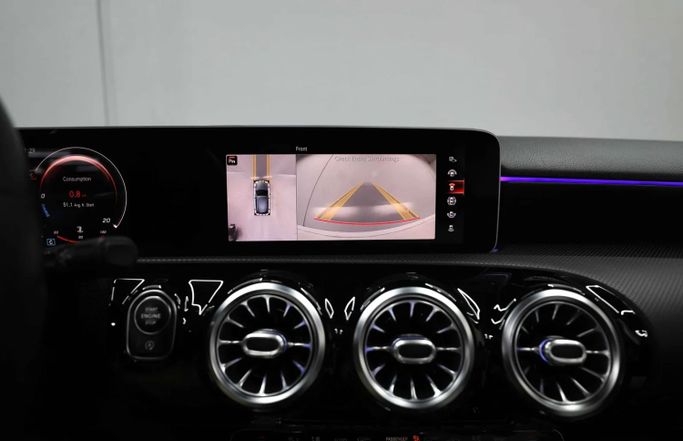 Подержанный Mercedes-Benz A-Class 250 IV (W177), 2.0 л, 2019 в Шардже от Al Qassem Cars Trading Золотистый цвет. Корейская | AUTO.AE