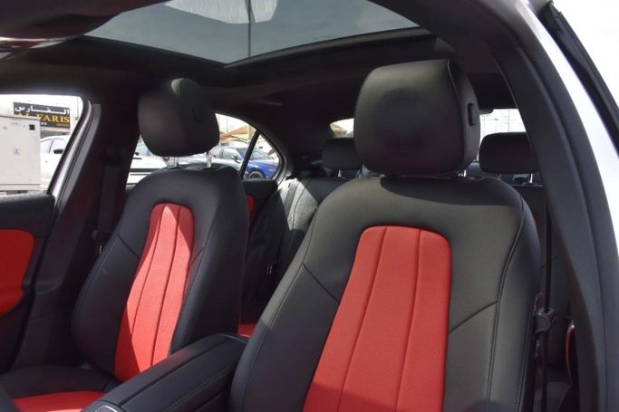 Подержанный Mercedes-Benz A-Class 220 IV (W177), 2.0 л, 2020 в Шардже от Alfaris Used Cars Серебристый цвет. Other | AUTO.AE