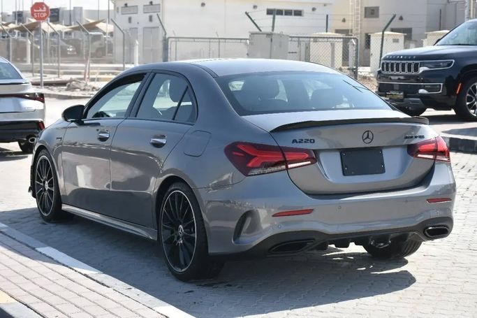 Подержанный Mercedes-Benz A-Class 220 IV (W177), 2.0 л, 2020 в Шардже от Alfaris Used Cars Серебристый цвет. Other | AUTO.AE