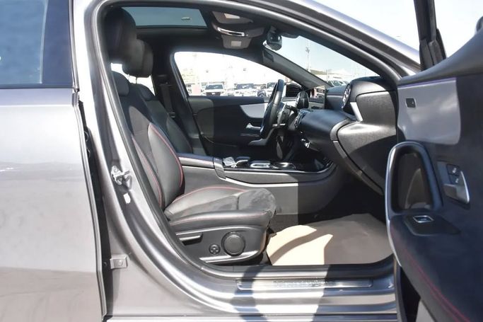 Подержанный Mercedes-Benz A-Class 220 IV (W177), 2.0 л, 2020 в Шардже от Alfaris Used Cars Серебристый цвет. Other | AUTO.AE