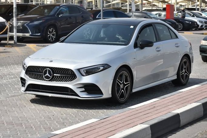 Подержанный Mercedes-Benz A-Class 220 IV (W177), 2.0 л, 2021 в Шардже от Alfaris Used Cars Серебристый цвет. Other | AUTO.AE