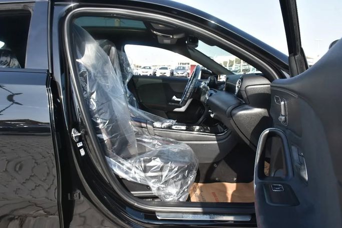 Подержанный Mercedes-Benz A-Class 220 IV (W177), 2.0 л, 2020 в Шардже от Alfaris Used Cars Черный цвет. Other | AUTO.AE