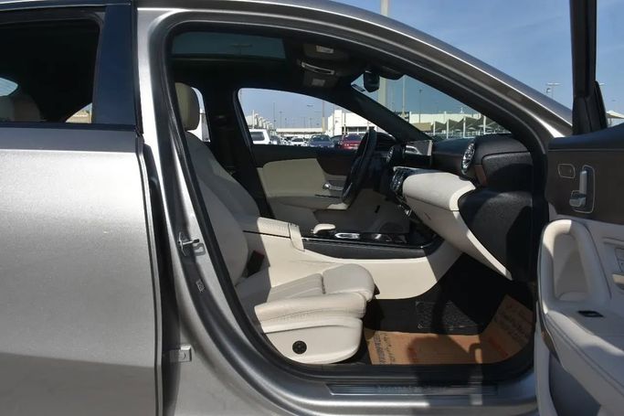 Подержанный Mercedes-Benz A-Class 220 IV (W177), 2.0 л, 2020 в Шардже от Alfaris Used Cars Серебристый цвет. Other | AUTO.AE