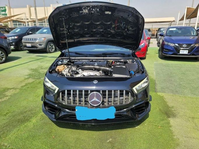 Подержанный Mercedes-Benz A-Class 220 IV (W177), 2.0 л, 2019 в Шардже от Tabarak Used Cars Черный цвет. Американская | AUTO.AE