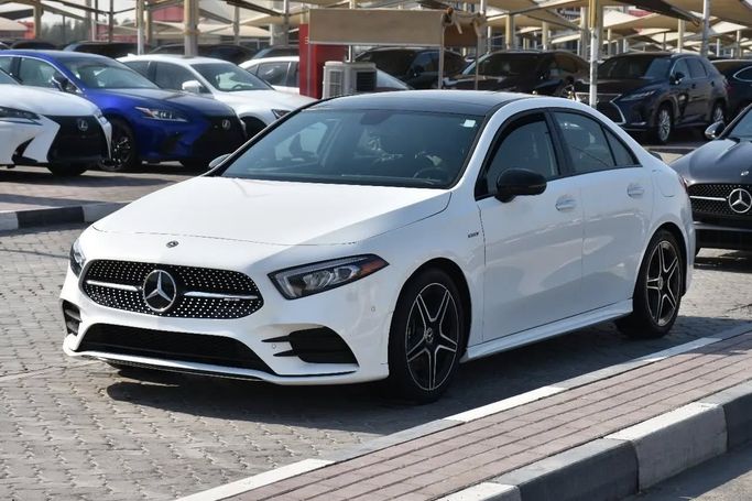 Подержанный Mercedes-Benz A-Class 220 IV (W177), 2.0 л, 2019 в Шардже от Alfaris Used Cars Белый цвет. Other | AUTO.AE