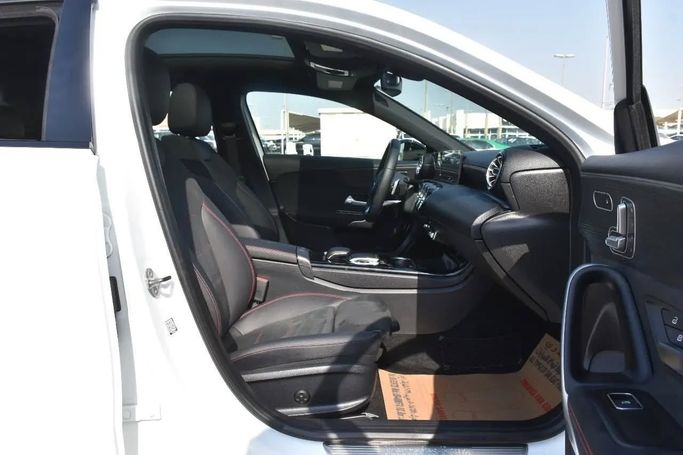 Подержанный Mercedes-Benz A-Class 220 IV (W177), 2.0 л, 2019 в Шардже от Alfaris Used Cars Белый цвет. Other | AUTO.AE