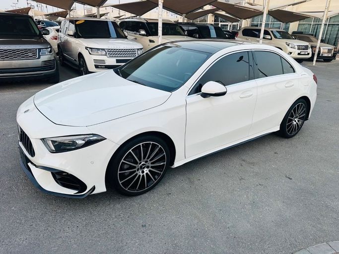 Подержанный Mercedes-Benz A-Class 220 IV (W177), 2.0 л, 2019 в Шардже от Titanium Used Cars Белый цвет. GCC | AUTO.AE