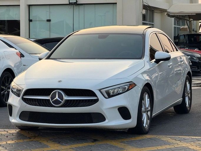 Подержанный Mercedes-Benz A-Class 220 IV (W177), 2.0 л, 2020 в Шардже от Titanium Used Cars Белый цвет. Американская | AUTO.AE
