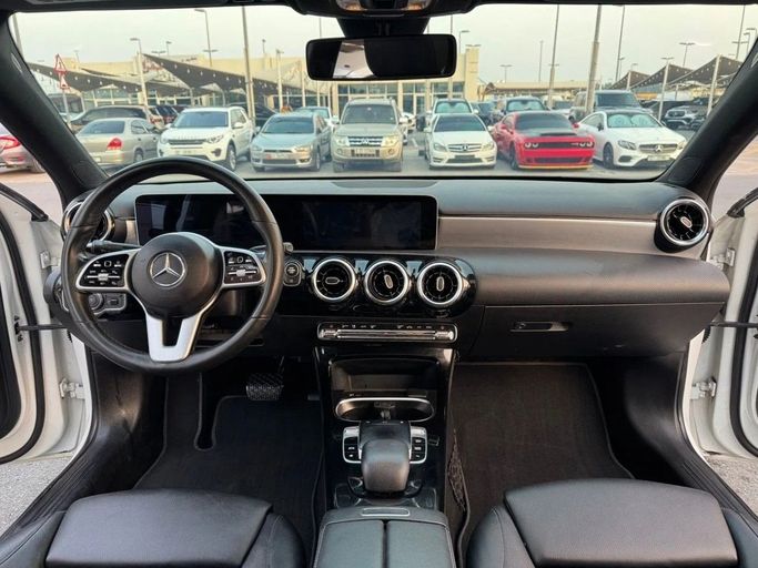 Подержанный Mercedes-Benz A-Class 220 IV (W177), 2.0 л, 2020 в Шардже от Titanium Used Cars Белый цвет. Американская | AUTO.AE
