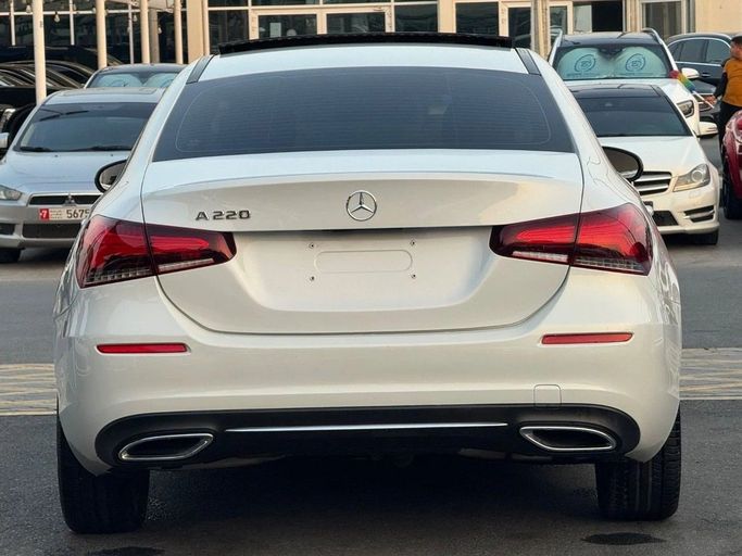 Подержанный Mercedes-Benz A-Class 220 IV (W177), 2.0 л, 2020 в Шардже от Titanium Used Cars Белый цвет. Американская | AUTO.AE