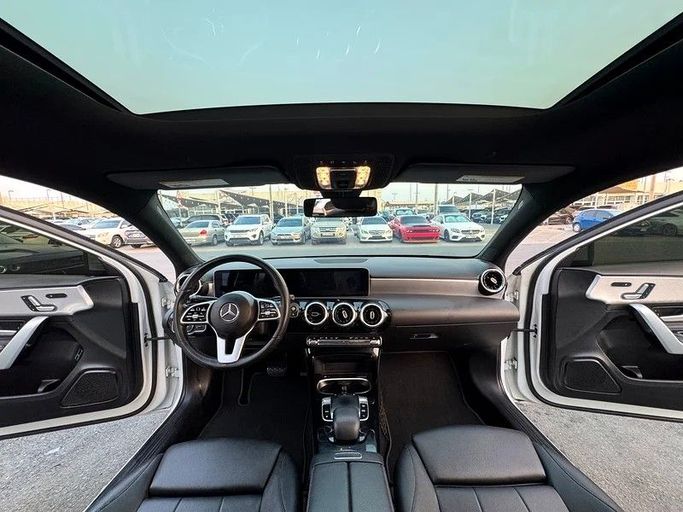 Подержанный Mercedes-Benz A-Class 220 IV (W177), 2.0 л, 2020 в Шардже от Taj Al Impratoor Used Cars Белый цвет. Американская | AUTO.AE
