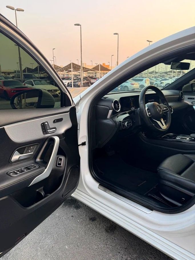 Подержанный Mercedes-Benz A-Class 220 IV (W177), 2.0 л, 2020 в Шардже от Taj Al Impratoor Used Cars Белый цвет. Американская | AUTO.AE