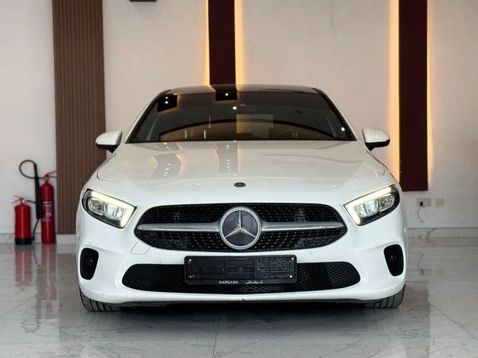 Подержанный Mercedes-Benz A-Class 200 IV (W177), 1.3 л, 2021 в Шардже от Alzawraq Alazrak Белый цвет. GCC | AUTO.AE