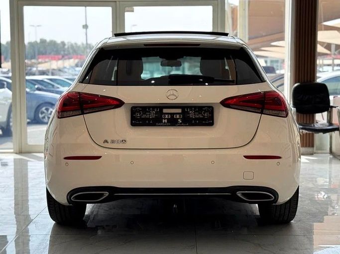 Подержанный Mercedes-Benz A-Class 200 IV (W177), 1.3 л, 2021 в Шардже от Alzawraq Alazrak Белый цвет. GCC | AUTO.AE