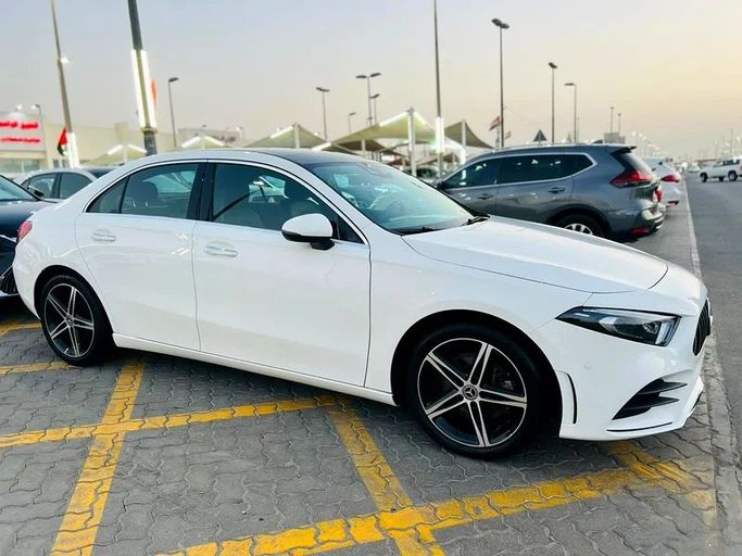 Подержанный Mercedes-Benz A-Class 220 IV (W177), 2.0 л, 2021 в Шардже от Karkuk Used Cars Белый цвет. Канадская | AUTO.AE