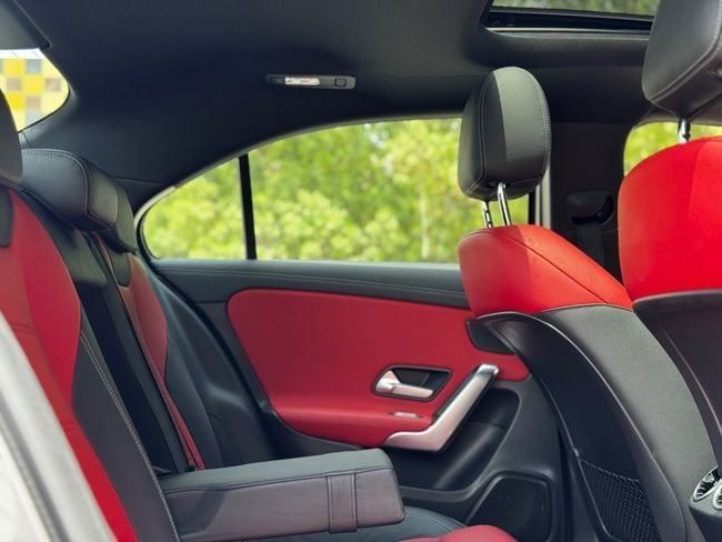 Подержанный Mercedes-Benz A-Class 200 IV (W177), 1.3 л, 2021 в Шардже от Berlin Used Cars Серый цвет. GCC | AUTO.AE