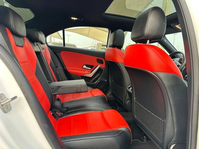 Подержанный Mercedes-Benz A-Class 200 IV (W177) Рестайлинг, 1.3 л, 2024 в Шардже от Al Hashal Used Cars Белый цвет. GCC | AUTO.AE